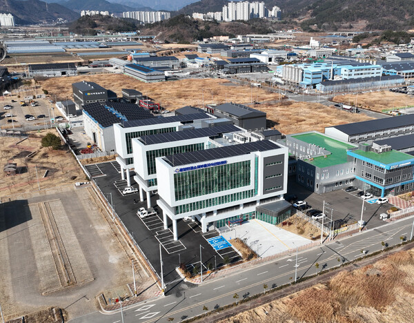   (사진 설명 : 광양만권 소재부품 지식산업센터 전경) 